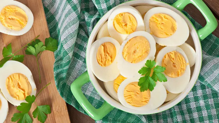 طرز تهیه تخم مرغ آب پز